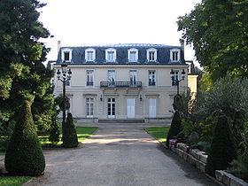 Alt_Chauffeurprivéparis_Location mariage Garches_mairie.jpg