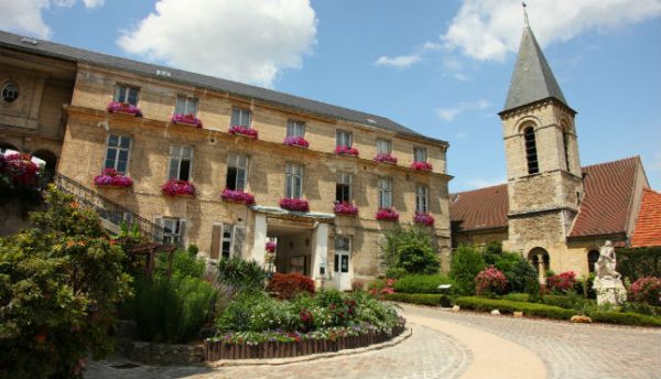 Alt_Chauffeurprivéparis_Location-mariage-Le Plessis-Robinson 92_mairie.jpg